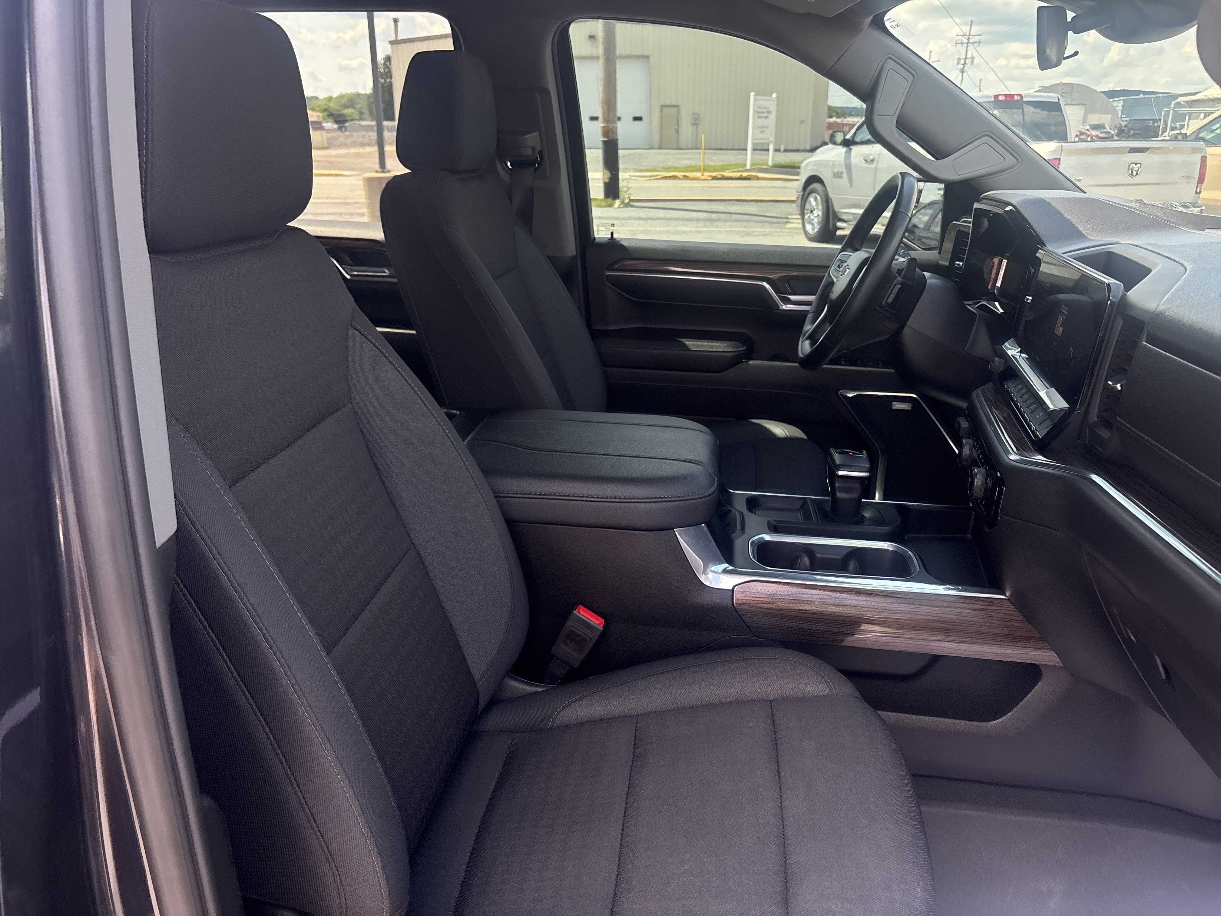 Used 2023 Chevrolet Silverado 1500 RST AWD/4WD image 7