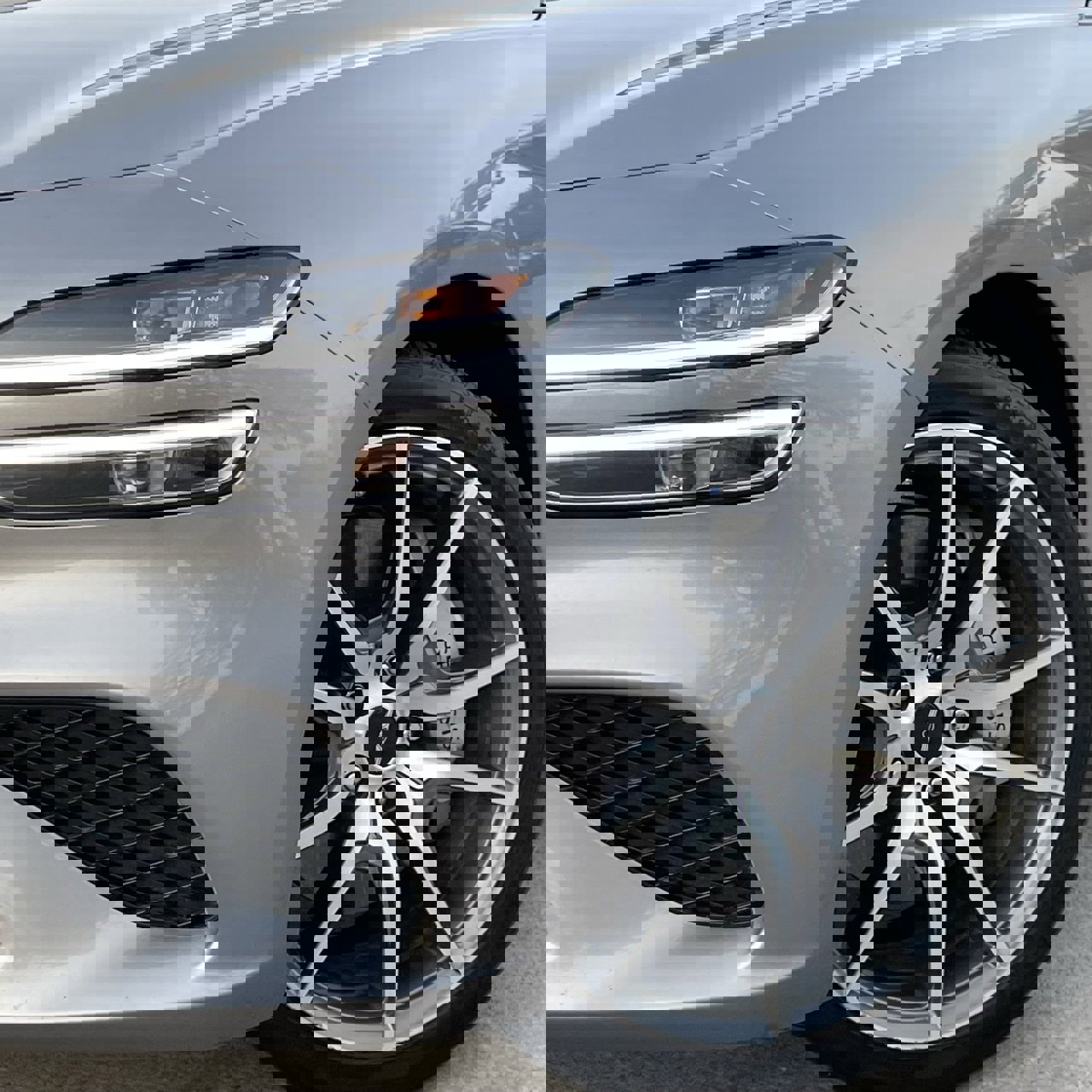 Used 2025 Genesis G70 2.5T image 8