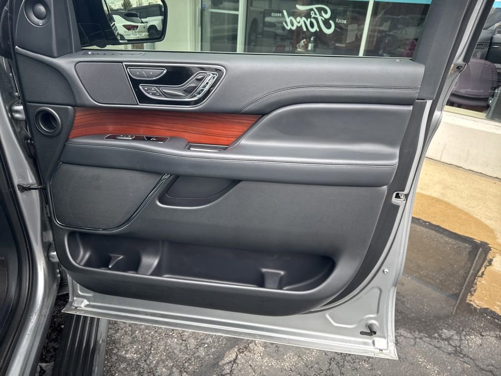 Used 2022 Lincoln Navigator Reserve AWD/4WD image 36