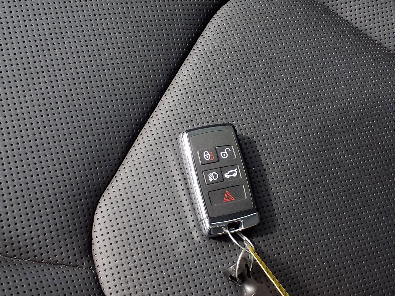 Used 2025 Land Rover Defender 110 S image 27