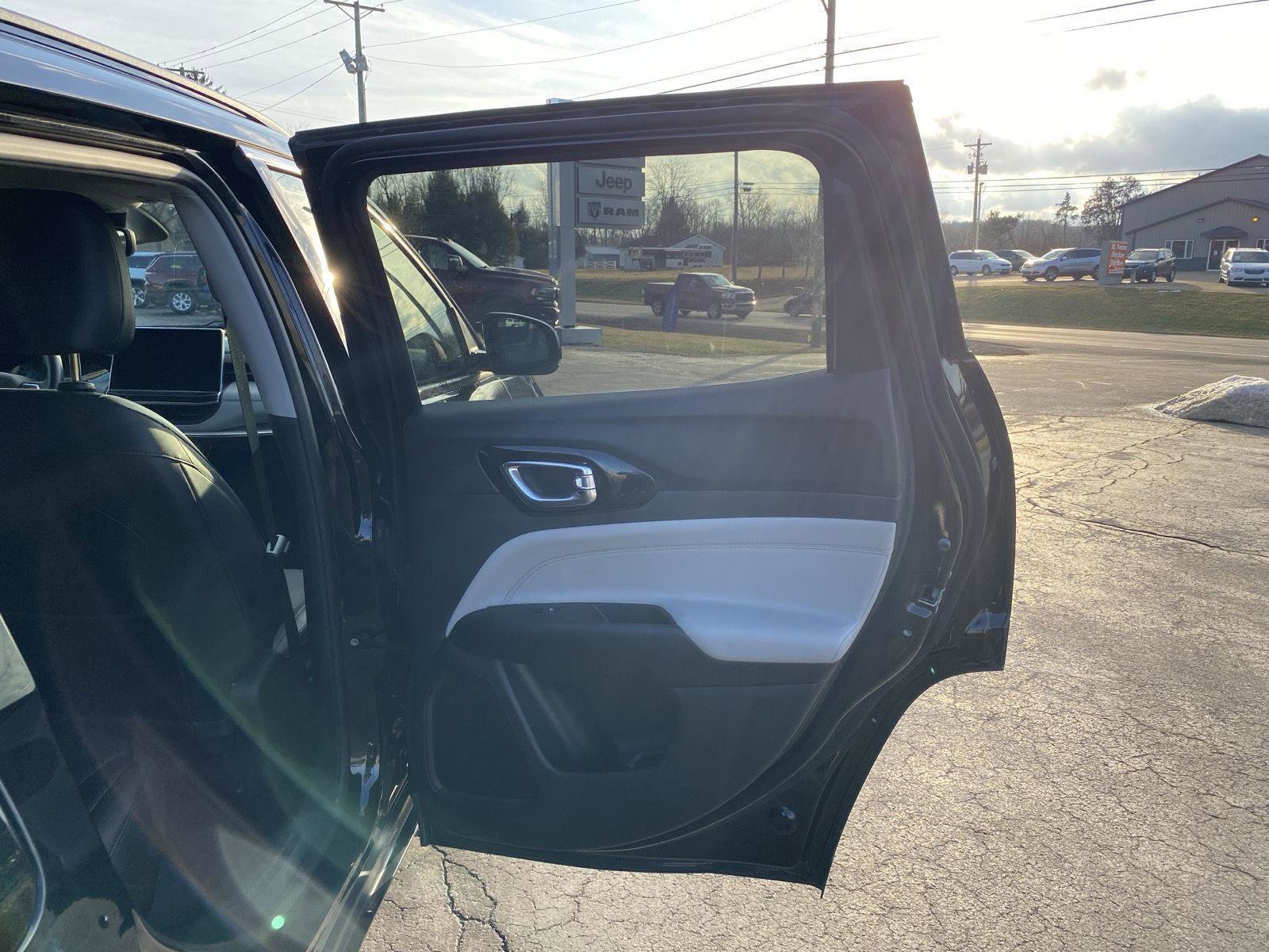 Used 2022 Jeep Compass Limited image 24