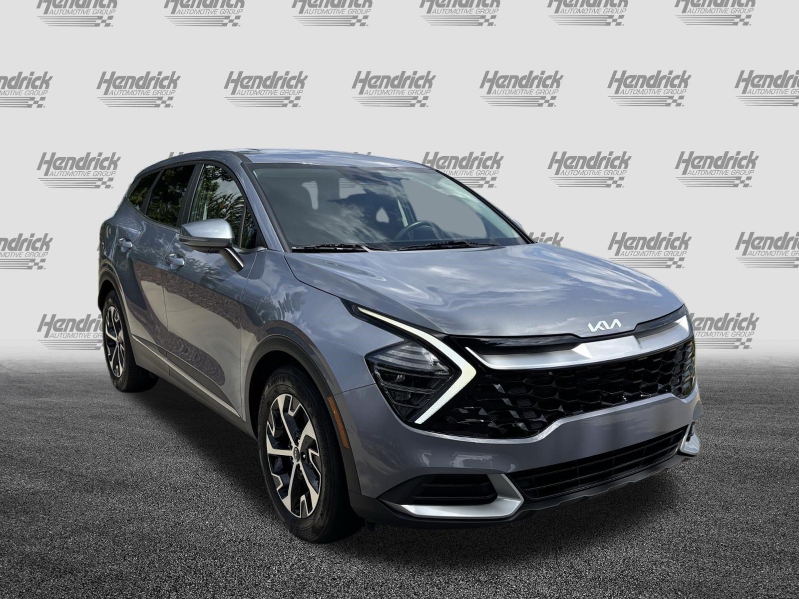 Used 2025 Kia Sportage EX FWD image 2