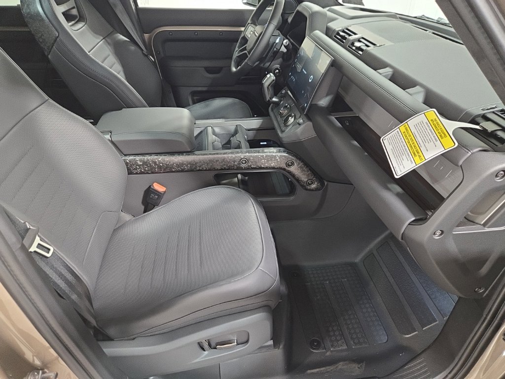 New 2026 Land Rover Defender 110 OCTA AWD/4WD image 28