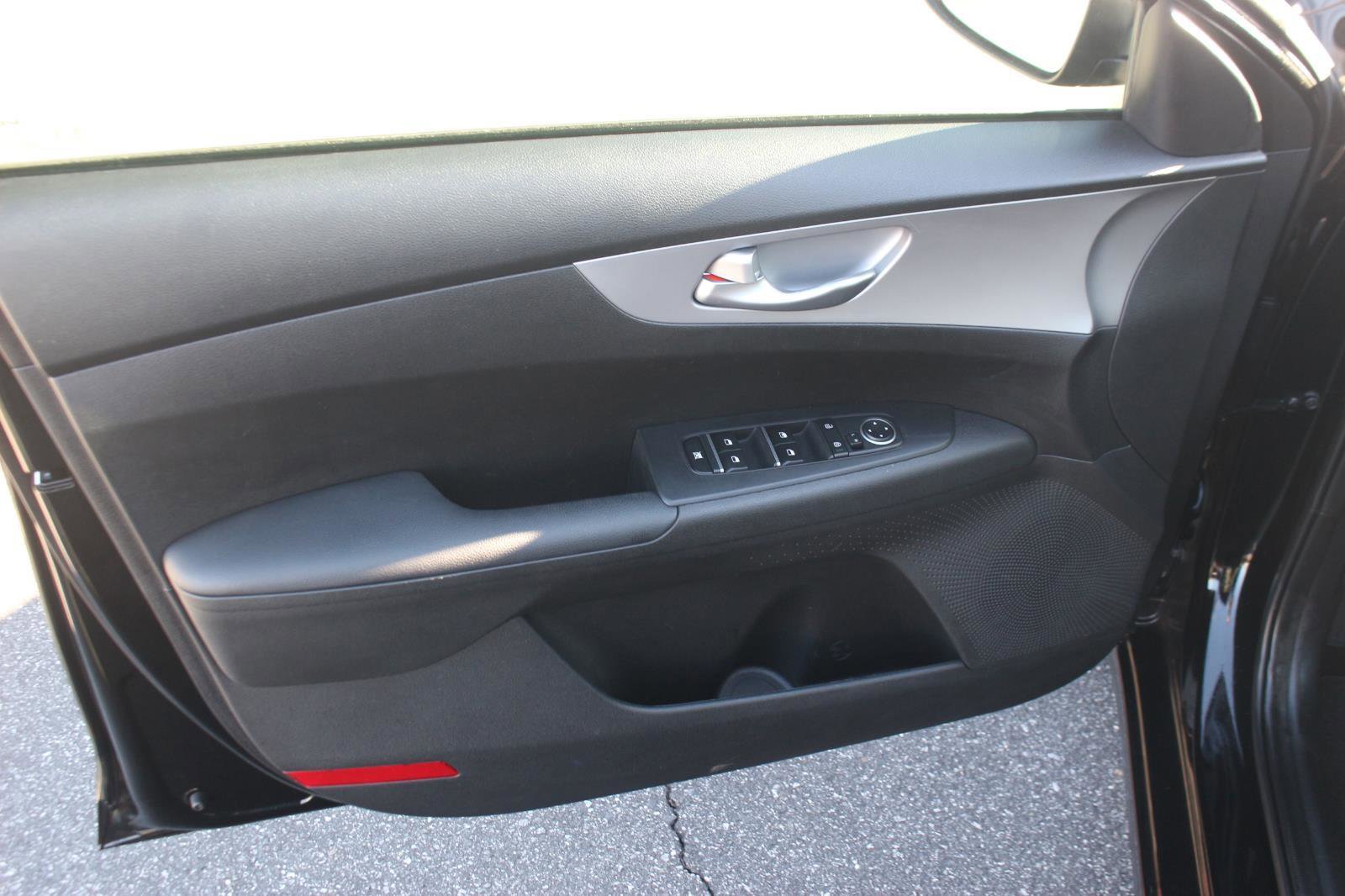 Used 2023 Kia Forte LXS w/ LXS Technology Package image 10