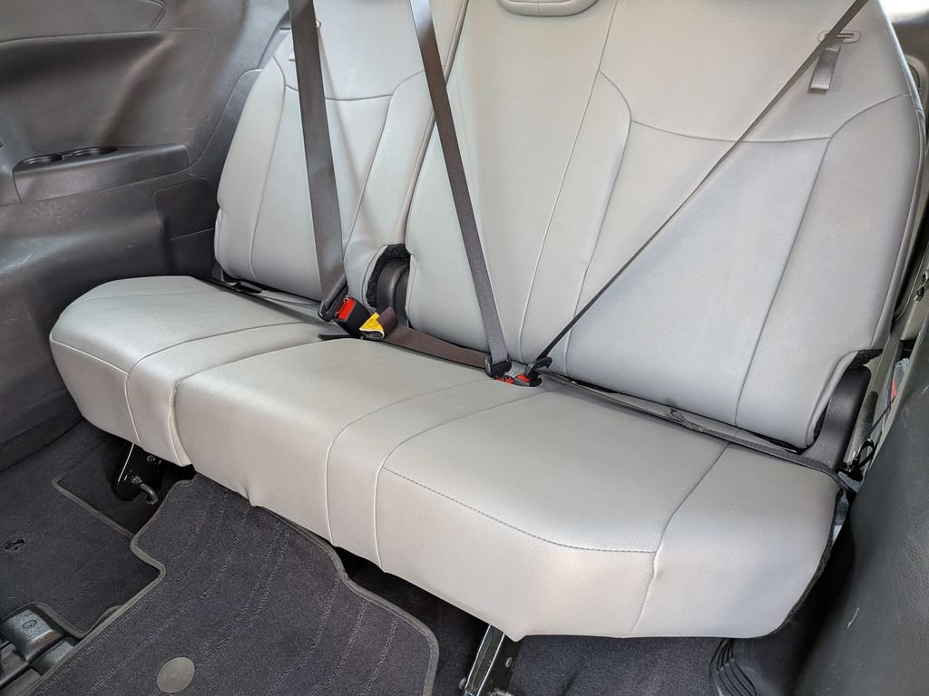 Used 2026 Toyota Sienna XLE FWD image 20