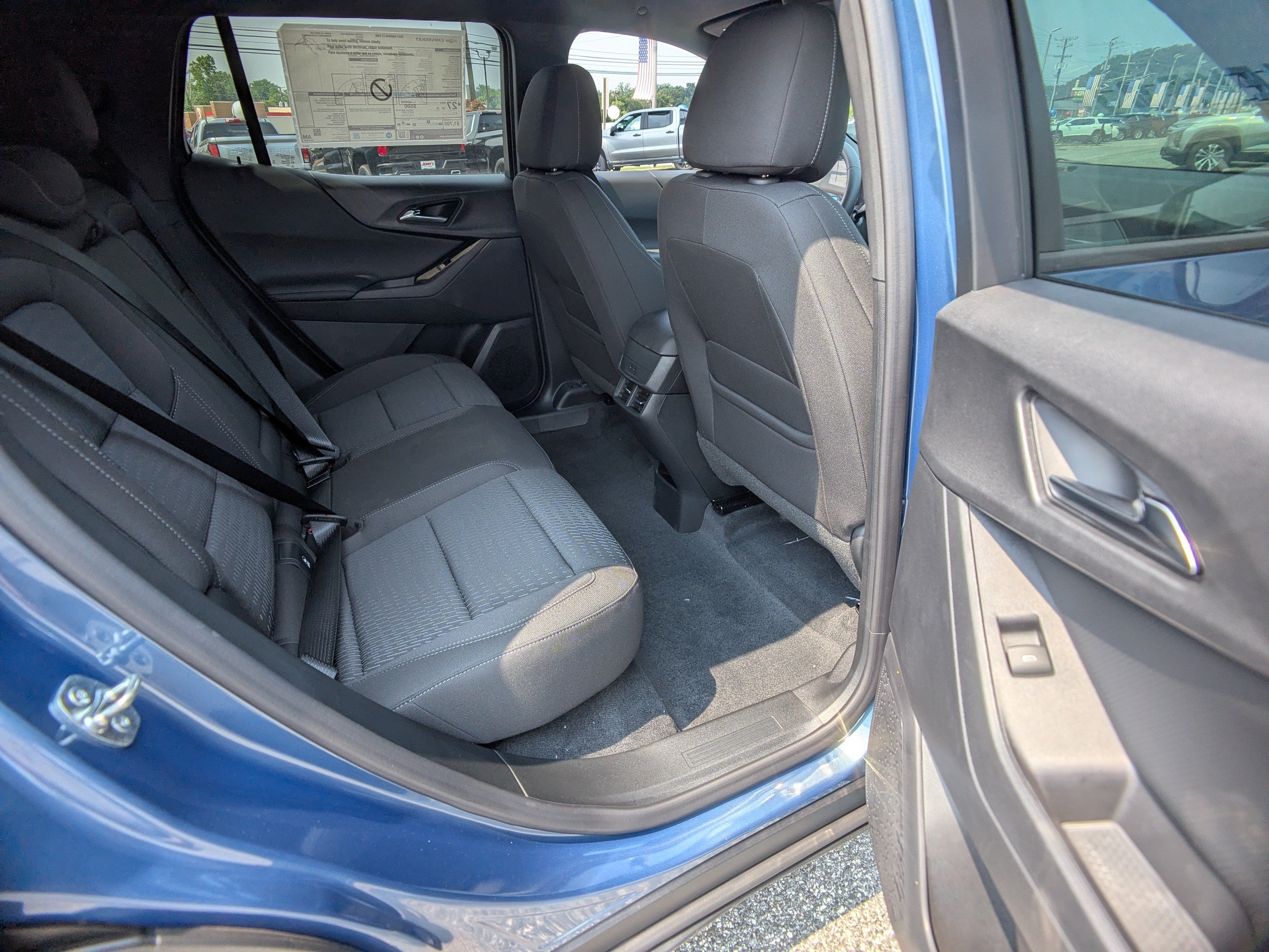 New 2027 Chevrolet Equinox LT w/ Safety and Technology Package FWD image 11