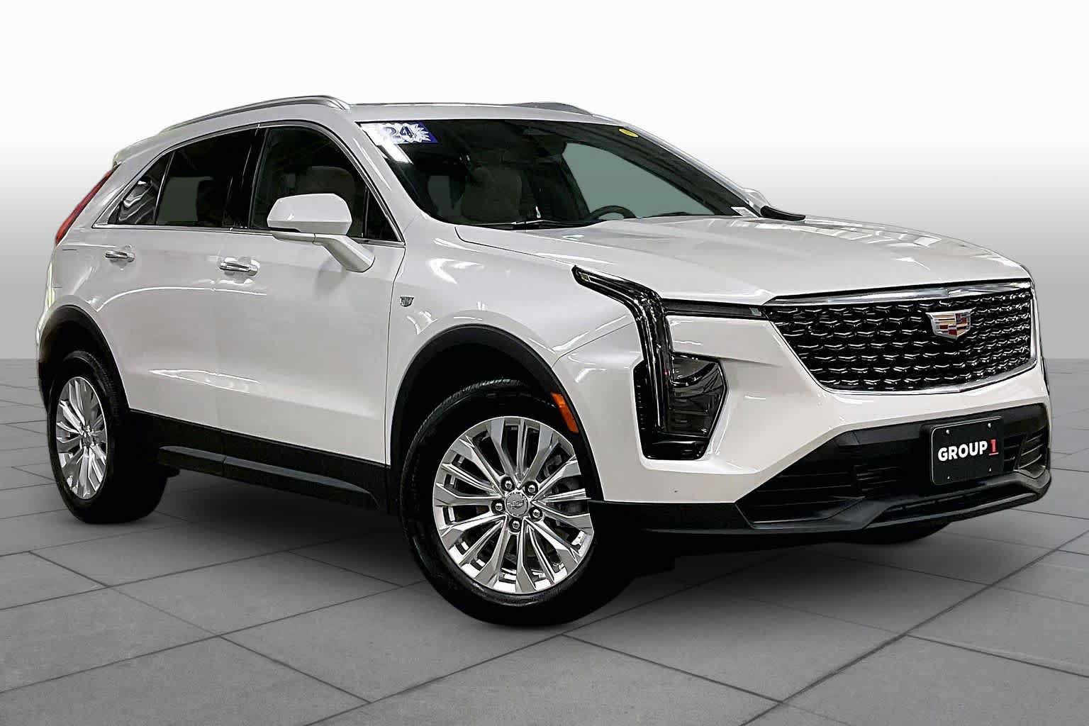 Used 2024 Cadillac XT4 Luxury w/ Cold Weather Package AWD/4WD image 3