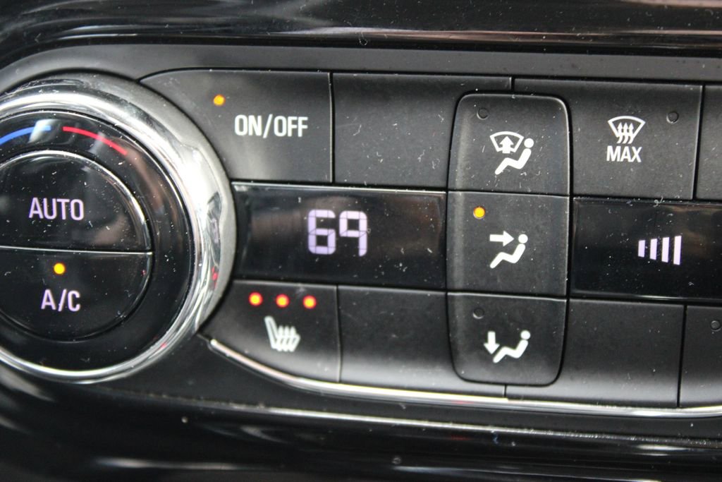 Used 2025 Chevrolet Trax LT w/ LT Convenience Package image 26