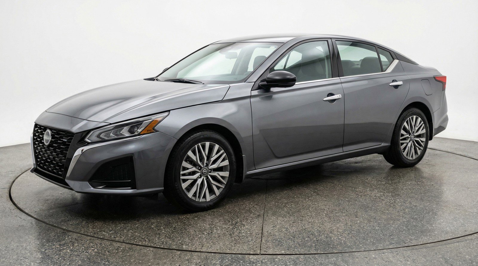 Used 2025 Nissan Altima 2.5 SV FWD image 3