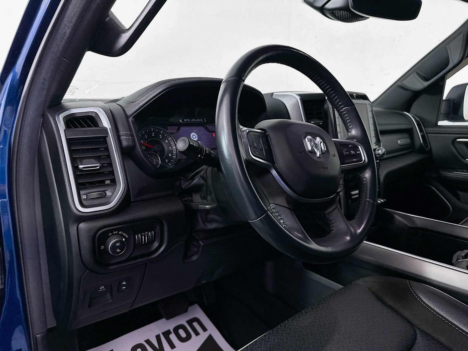 Used 2023 RAM 1500 Laramie AWD/4WD image 9