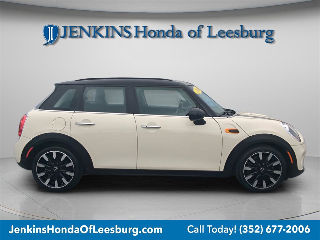 Used 2018 MINI Cooper 4-Door Hardtop image 2