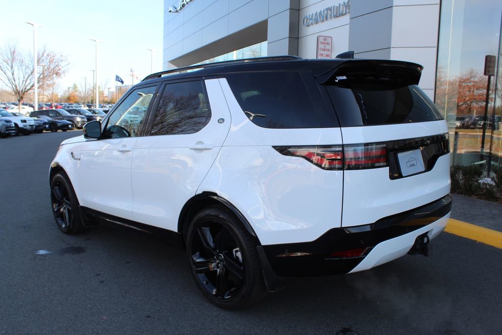 Used 2025 Land Rover Discovery Dynamic SE image 11