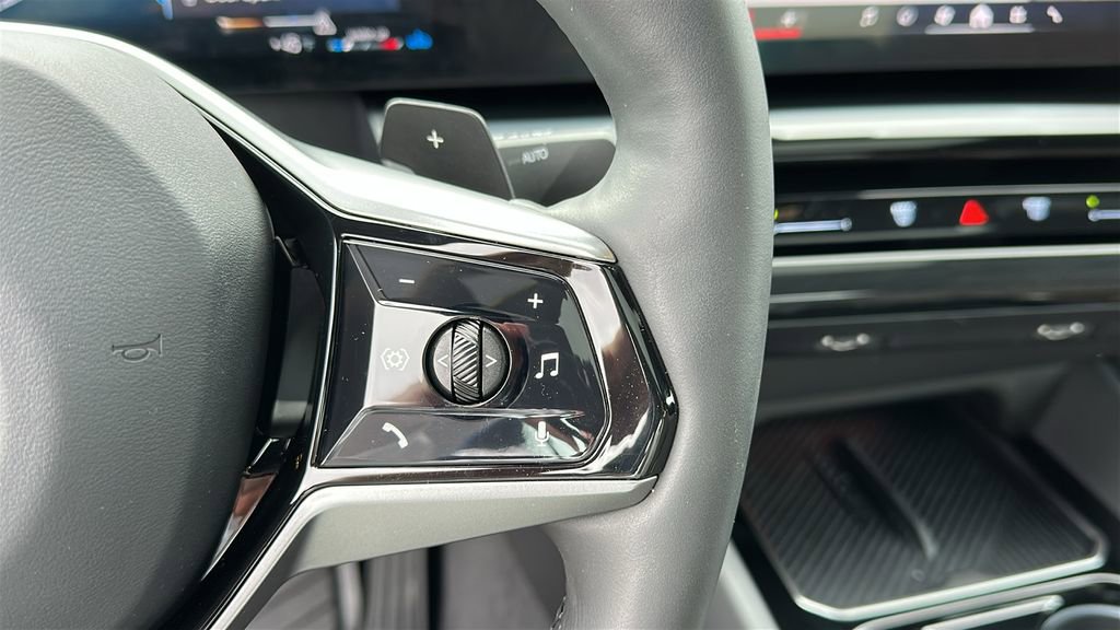 Used 2024 BMW 530i xDrive w/ Premium Package image 13