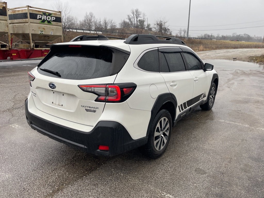 Used 2023 Subaru Outback Premium image 5