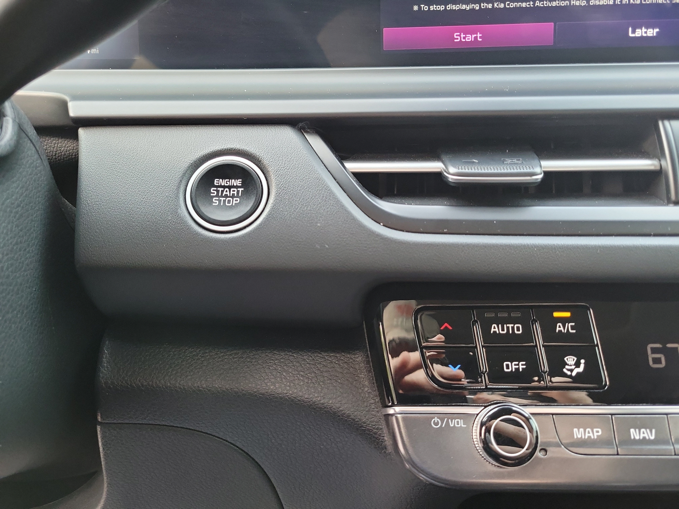 Certified 2025 Kia Seltos EX w/ EX Sunroof Package FWD image 20