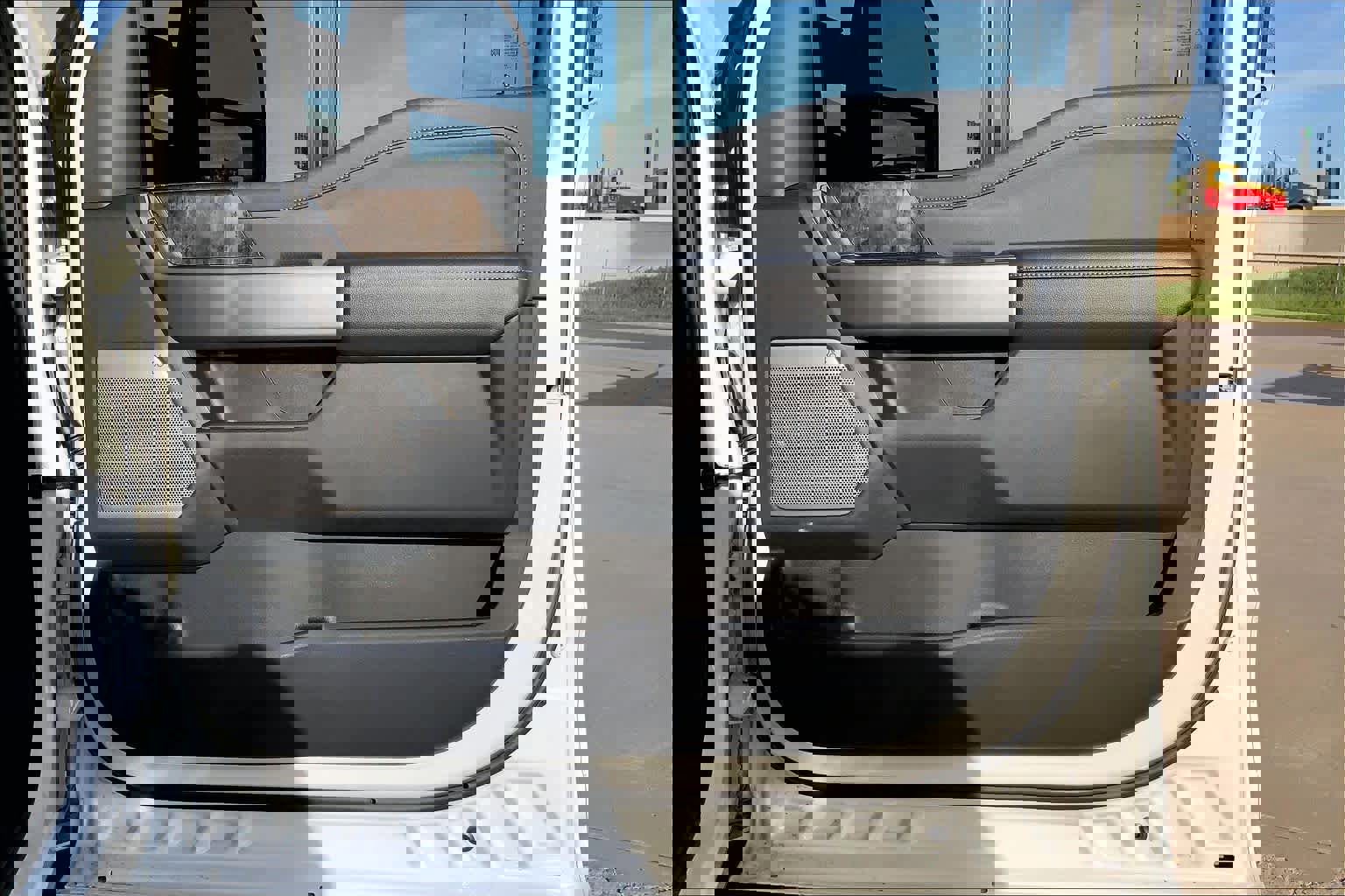 Used 2026 Ford F250 Lariat w/ Tremor Off-Road Package image 22