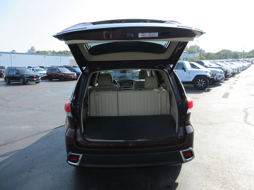 Used 2019 Toyota Highlander Limited AWD/4WD image 8