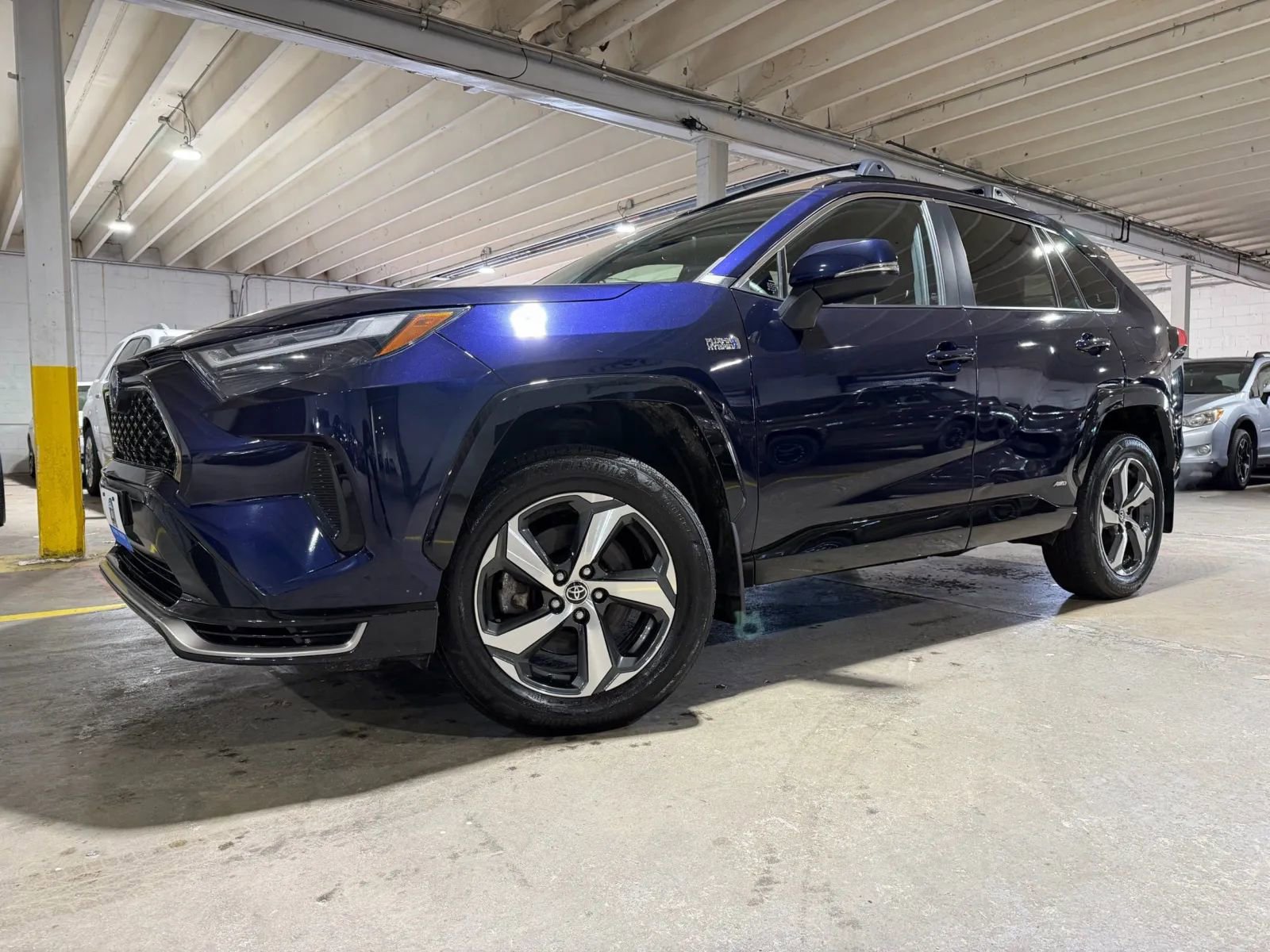 Used 2022 Toyota RAV4 SE w/ Weather & Moonroof Package AWD/4WD image 2