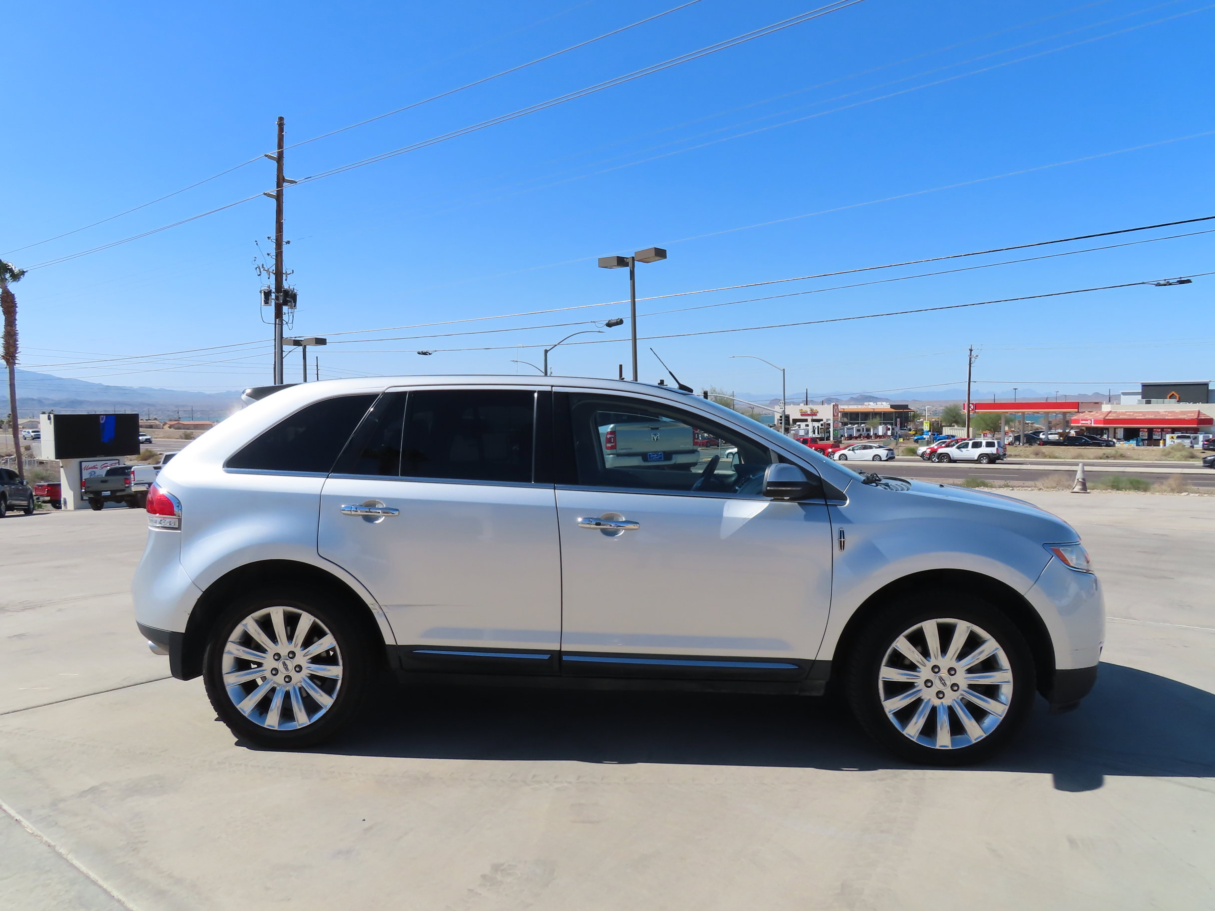 Used 2013 Lincoln MKX FWD image 9