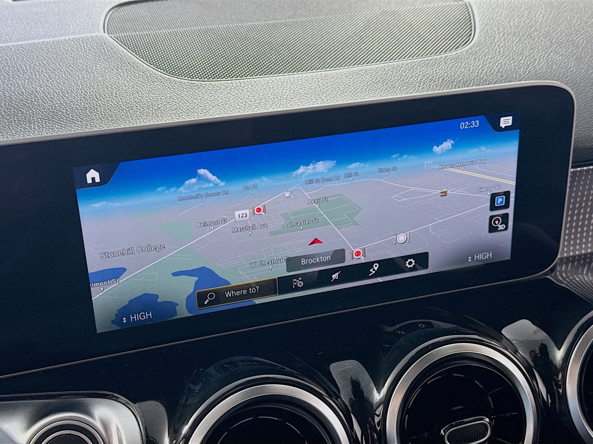 Used 2020 Mercedes-Benz GLB 250 4MATIC image 2