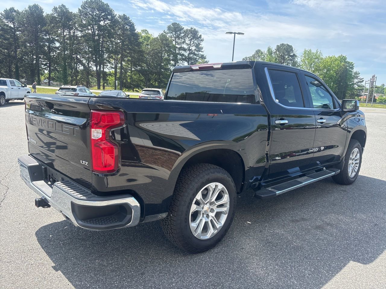 Used 2022 Chevrolet Silverado 1500 LTZ w/ Z71 Off-Road Package image 8