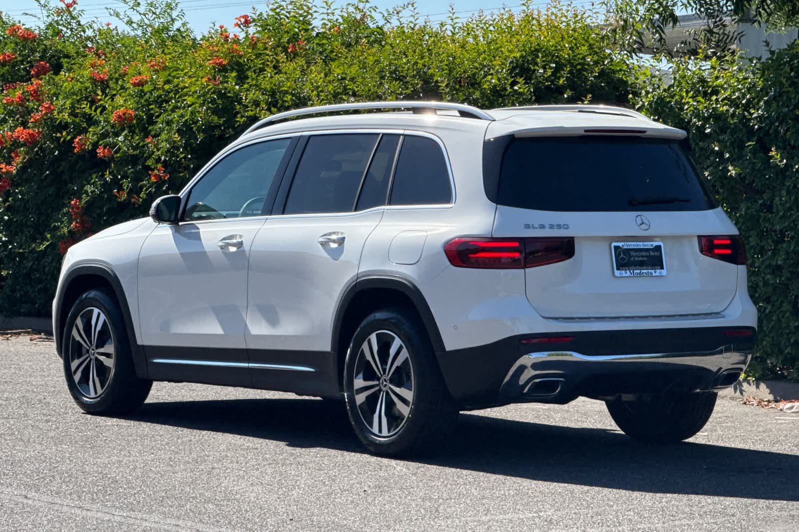 New 2026 Mercedes-Benz GLB 250 image 5