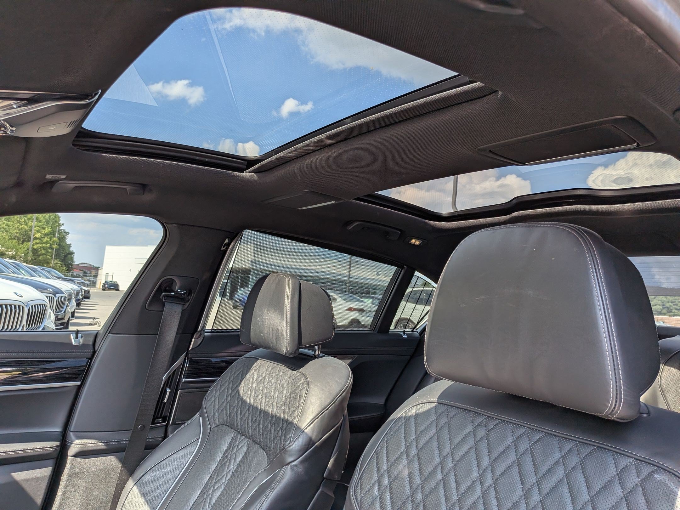 Used 2022 BMW 750i xDrive w/ Executive Package AWD/4WD image 18