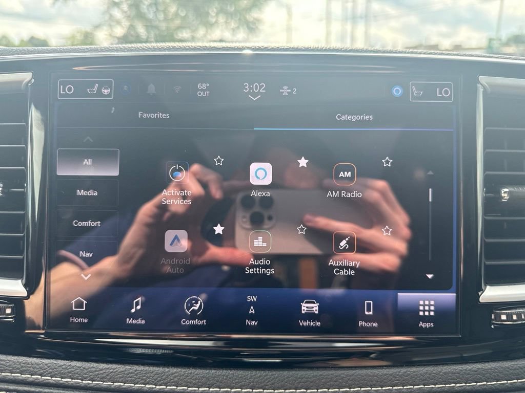 Used 2025 Chrysler Pacifica Limited FWD image 50