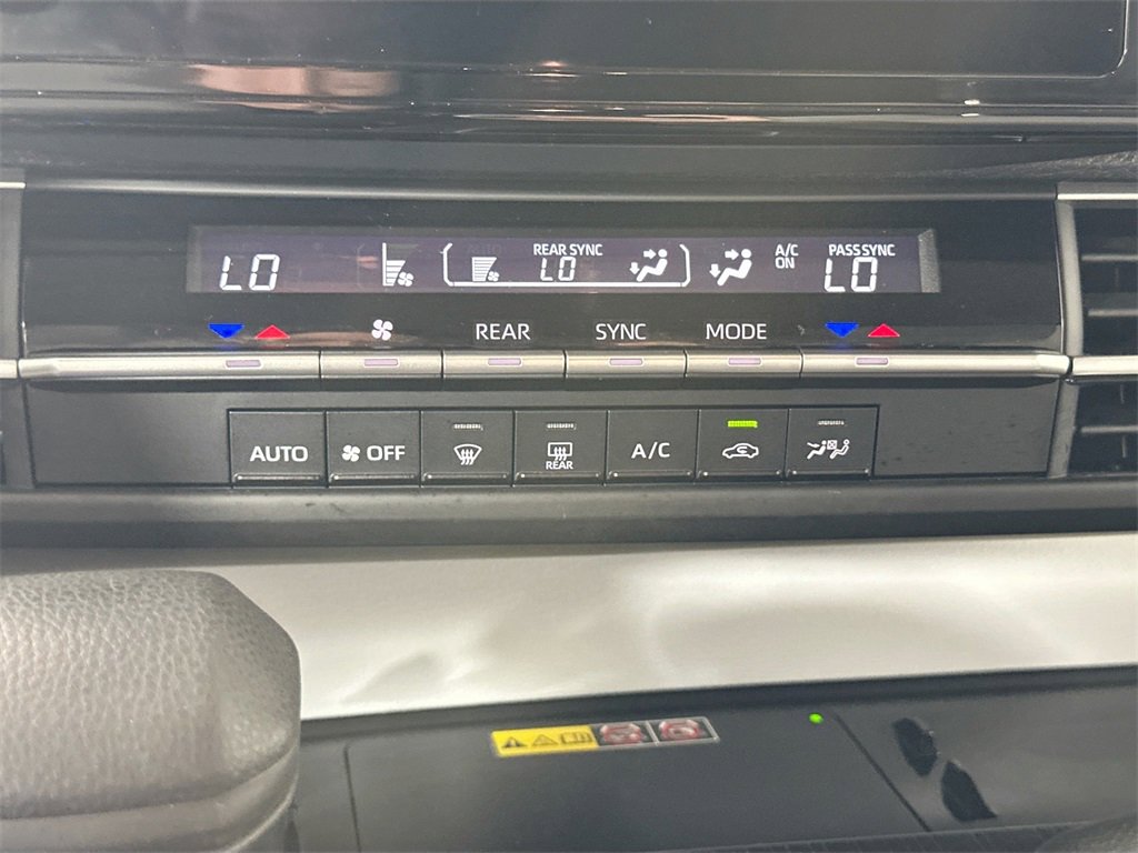 Used 2025 Toyota Sienna LE image 30