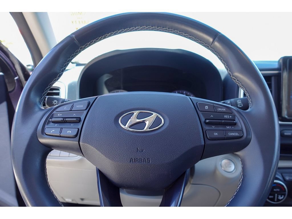 Used 2021 Hyundai Venue FWD image 14