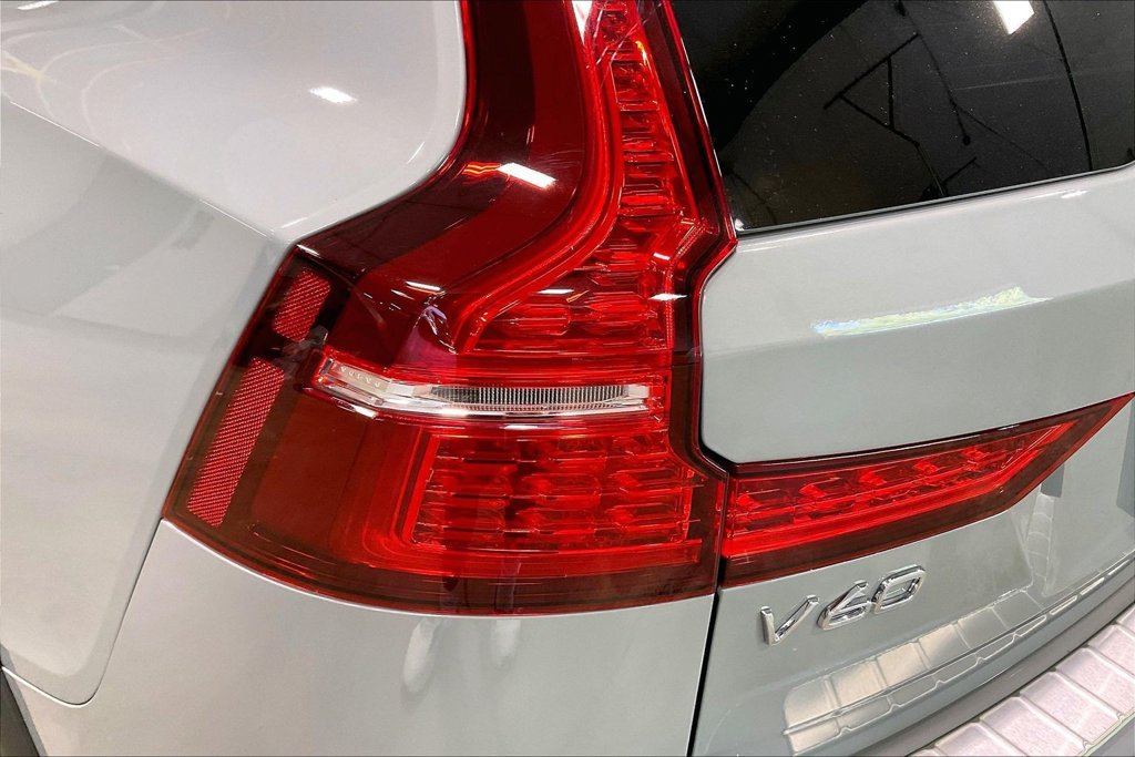 New 2026 Volvo V60 B5 Cross Country Ultra w/ Protection Package Premier AWD/4WD image 24