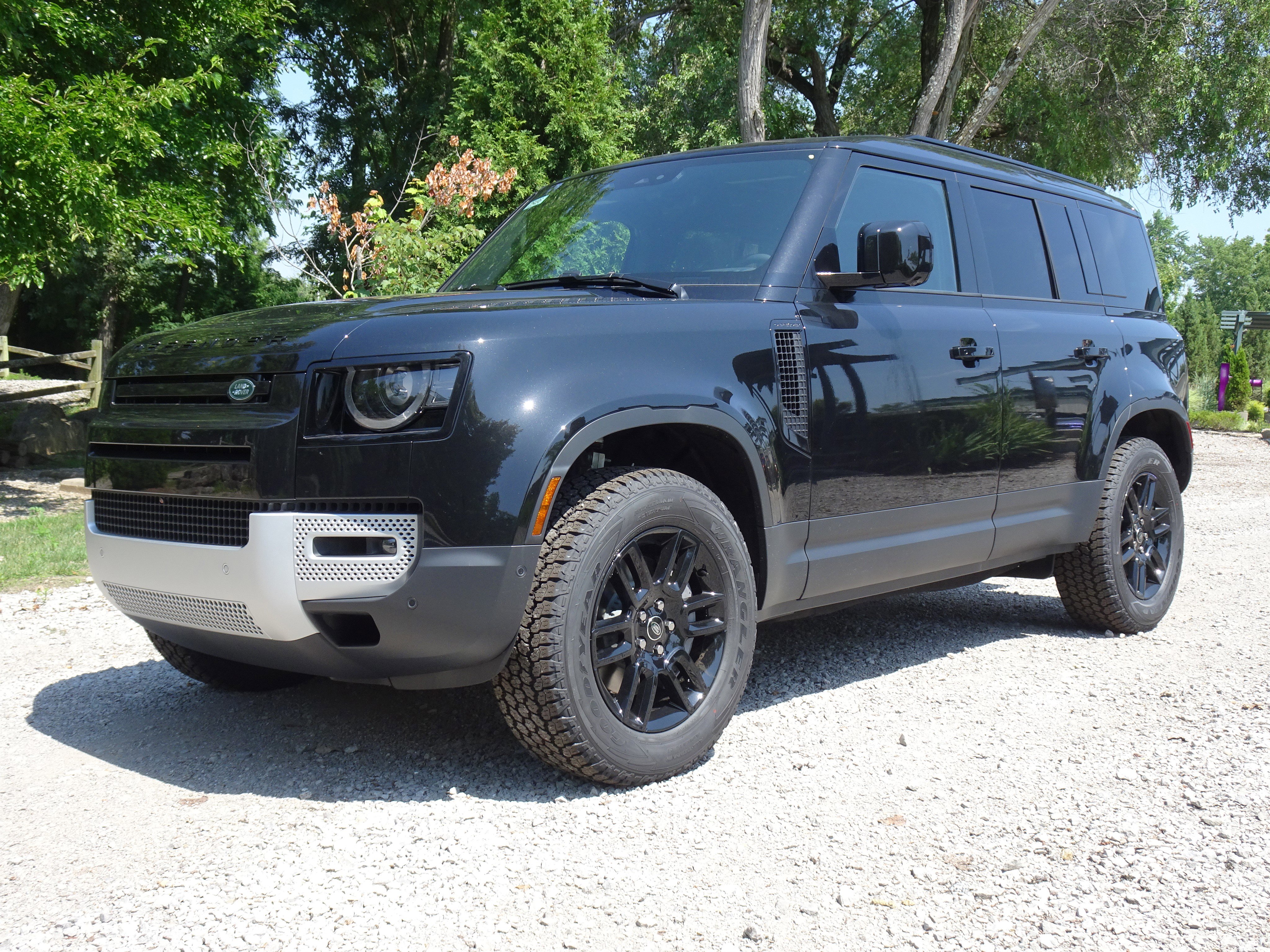 New 2025 Land Rover Defender 110 S image 8