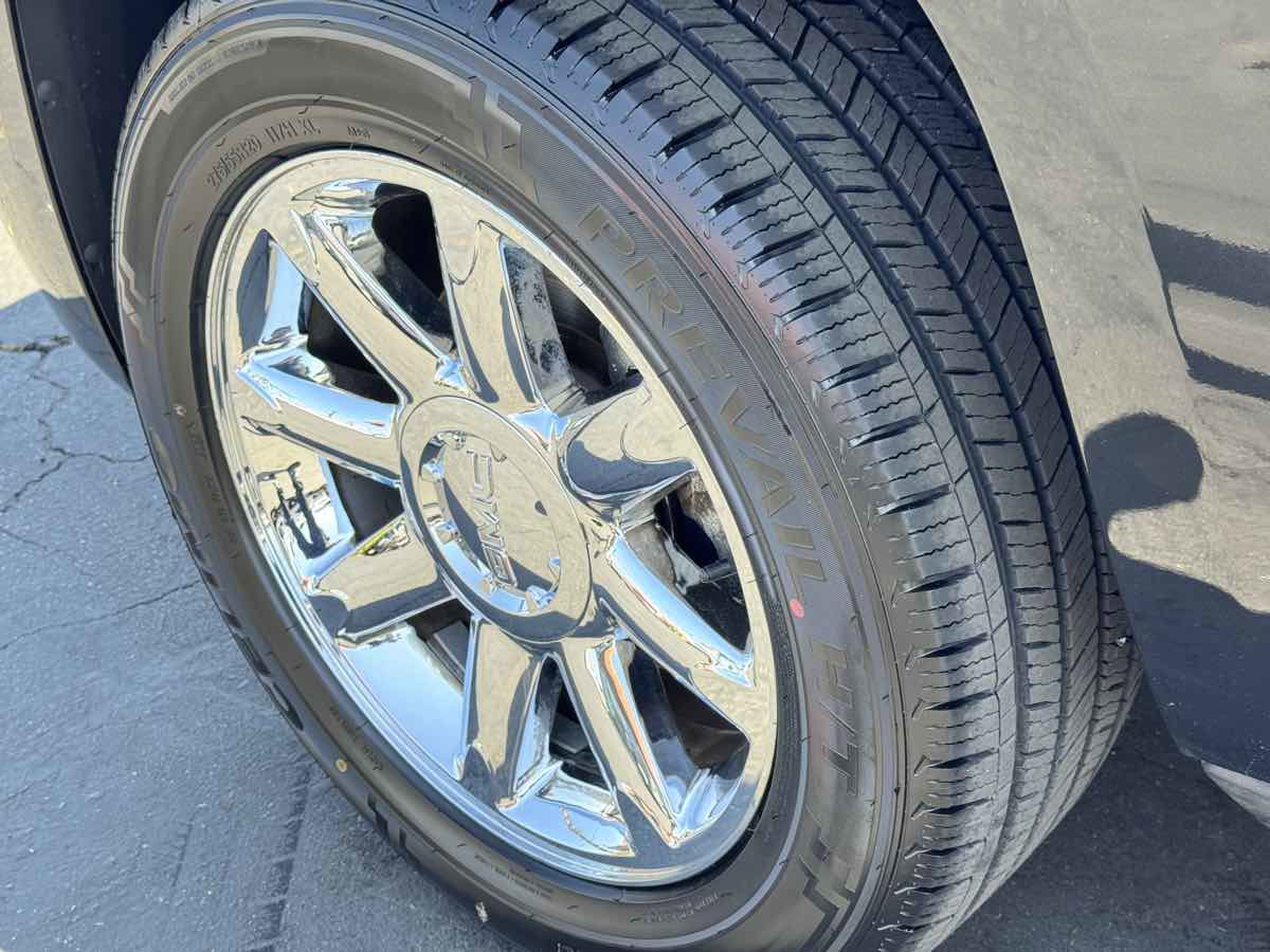 Used 2011 GMC Yukon Denali RWD image 24