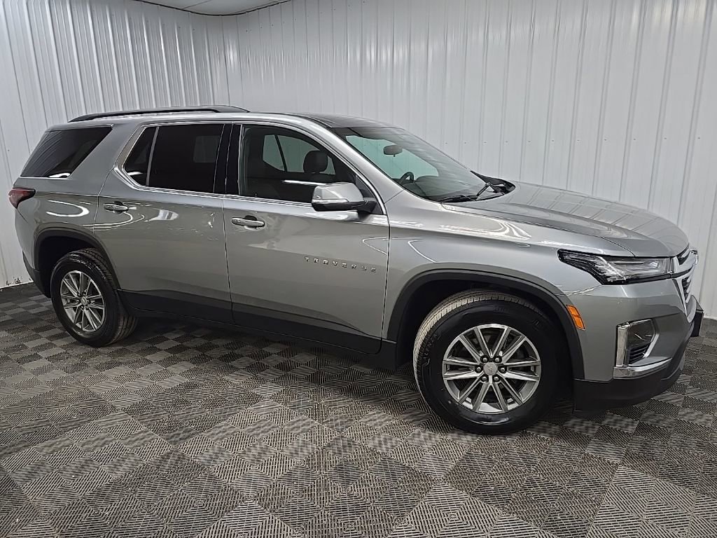 Used 2023 Chevrolet Traverse LT image 1