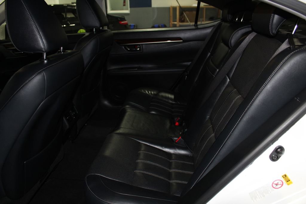 Used 2016 Lexus ES 350 w/ Luxury Package w/Wood Trim image 9