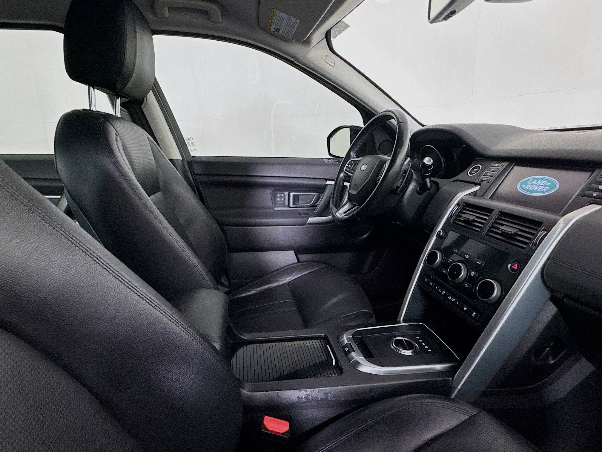 Used 2018 Land Rover Discovery Sport HSE image 28