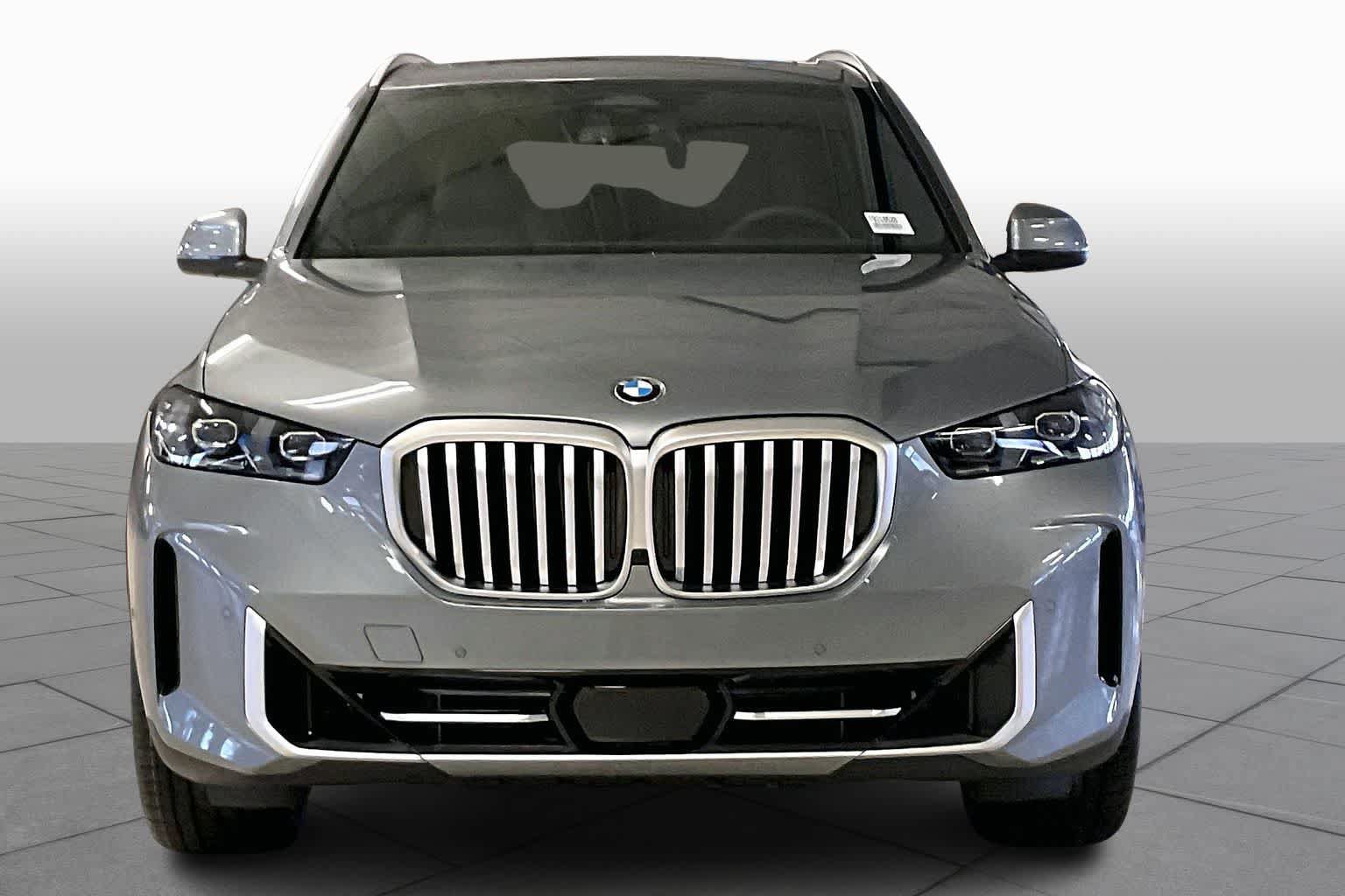 Used 2026 BMW X5 xDrive40i w/ Premium Package AWD/4WD image 3