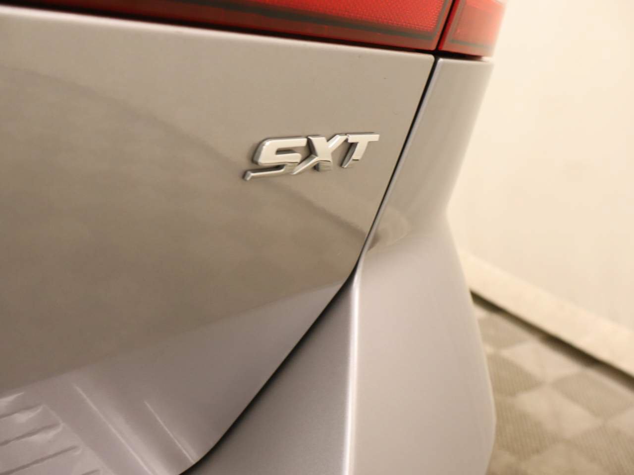 Used 2018 Dodge Journey SXT FWD image 18