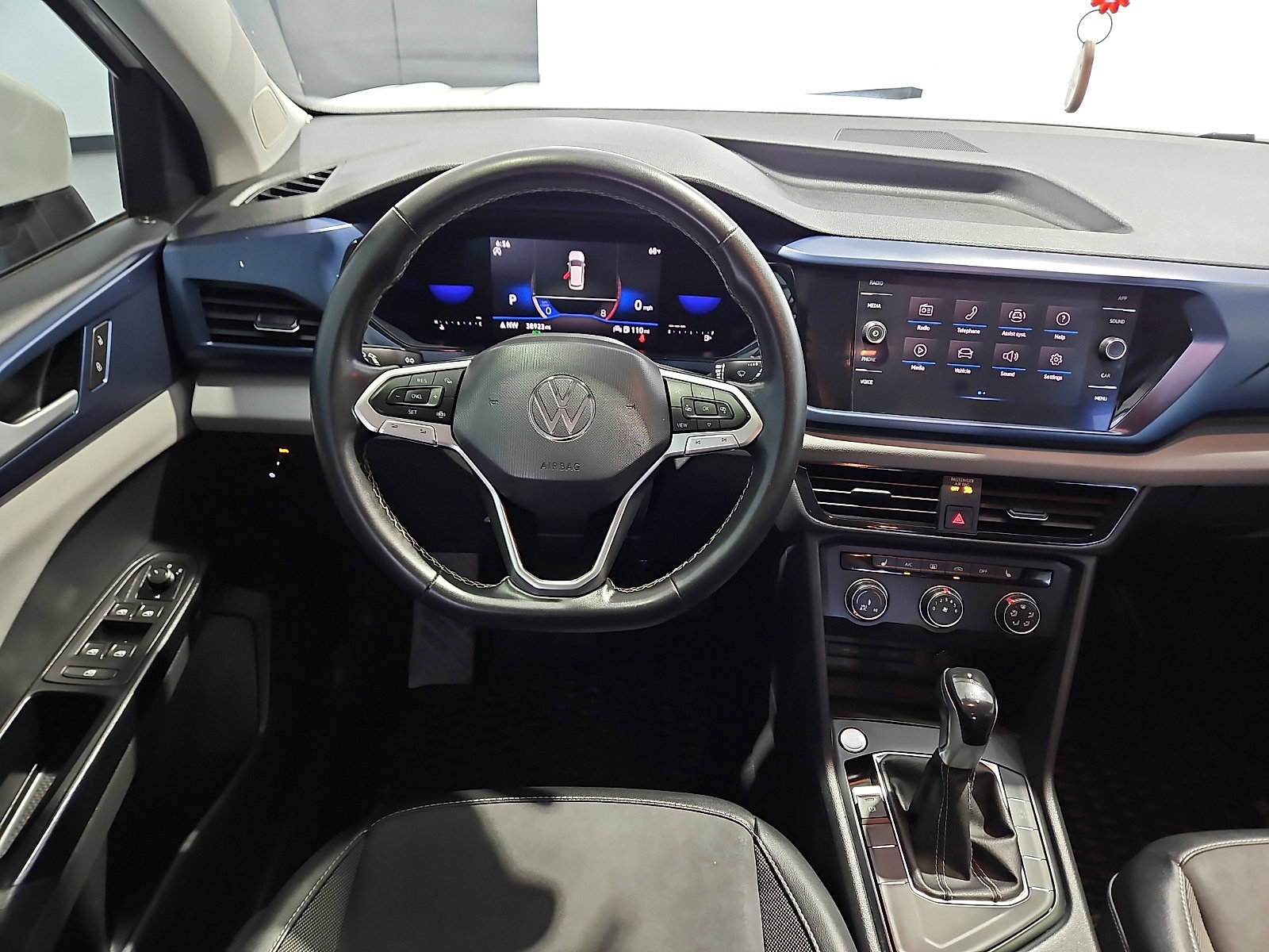 Certified 2022 Volkswagen Taos SE image 7