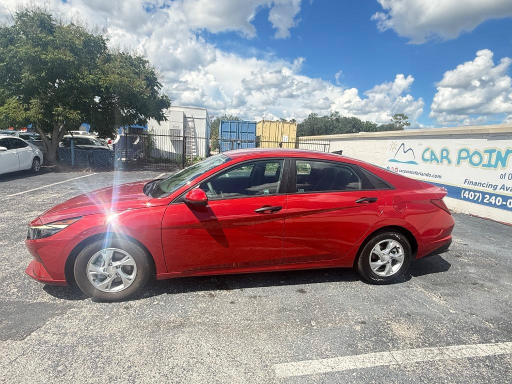 Used 2021 Hyundai Elantra SE FWD image 2
