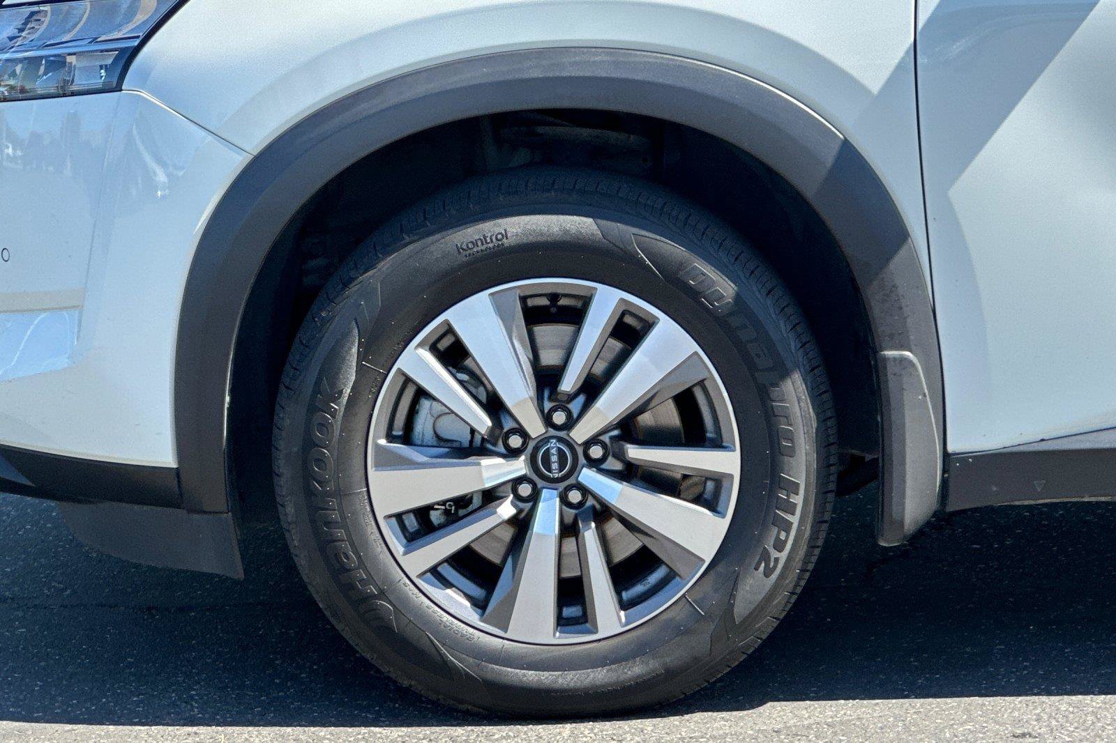 Used 2022 Nissan Pathfinder SL AWD/4WD image 27