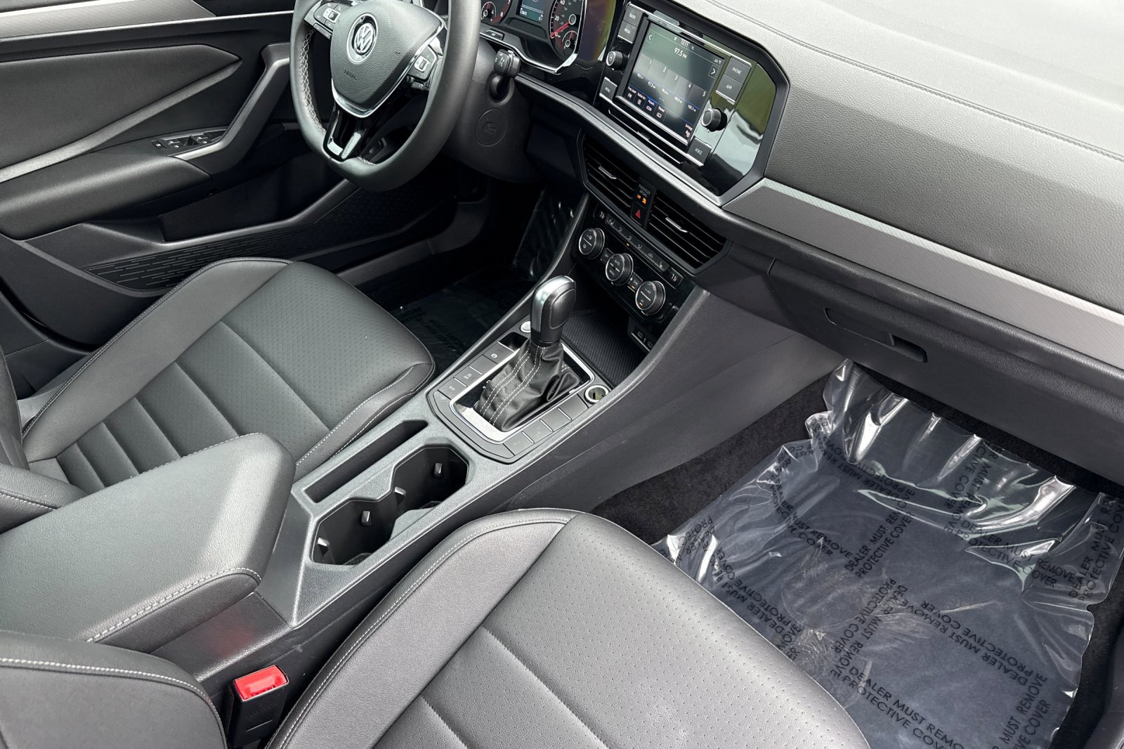 Used 2021 Volkswagen Jetta SE w/ SE Cold Weather Package image 15