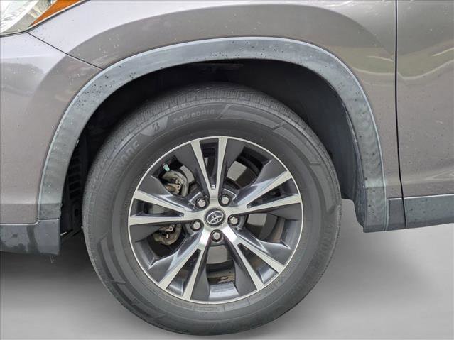 Used 2019 Toyota Highlander LE FWD image 14