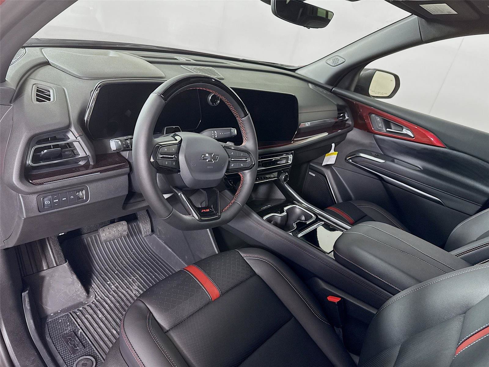 New 2026 Chevrolet Traverse RS w/ LPO, Floor Liner Package AWD/4WD image 3