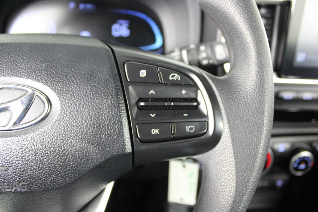 Certified 2024 Hyundai Venue SE FWD image 25
