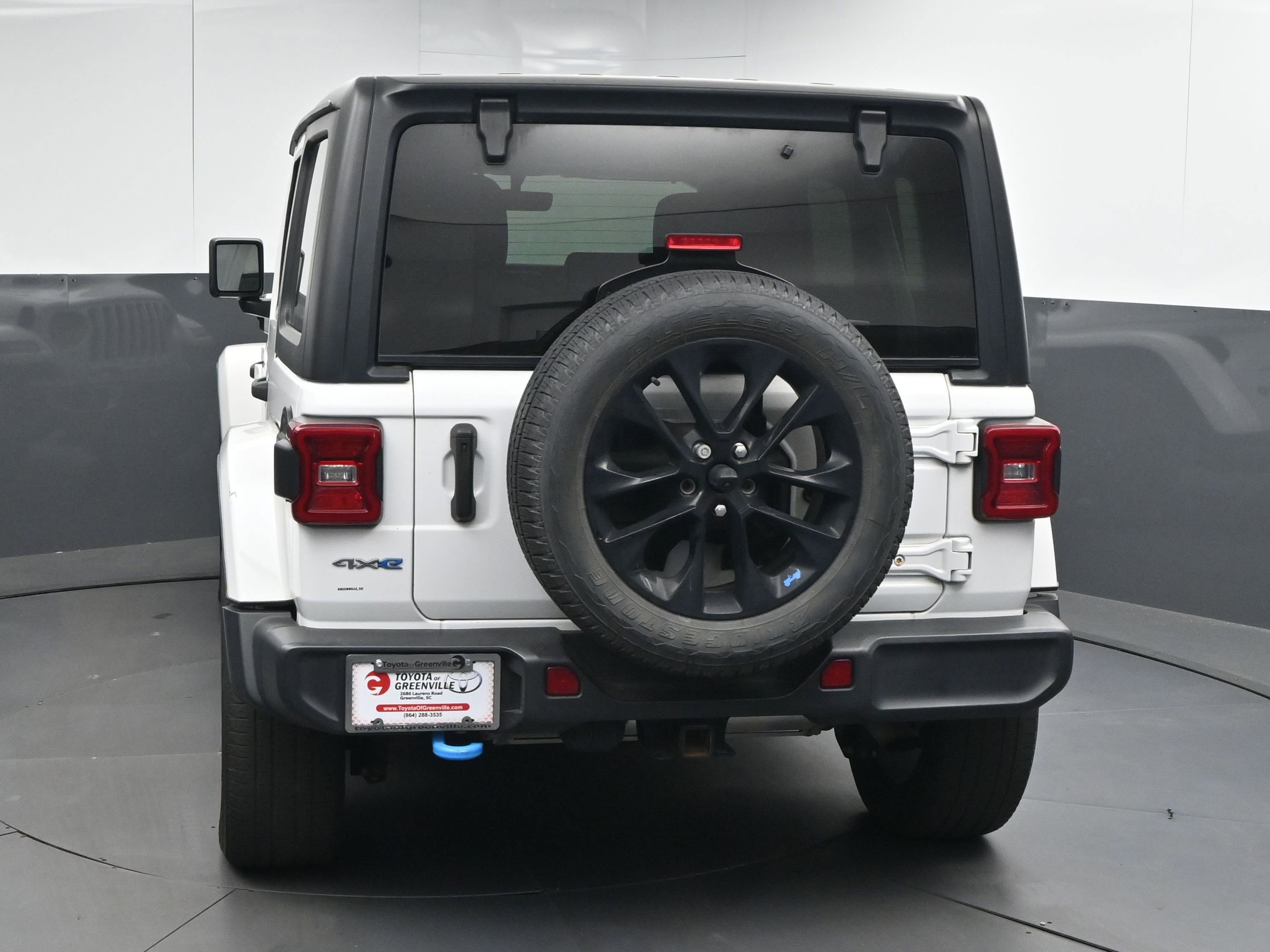 Used 2022 Jeep Wrangler Unlimited Sahara w/ Cold Weather Group image 7