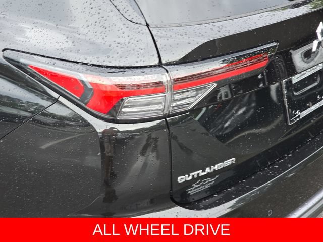 Used 2025 Mitsubishi Outlander AWD image 40