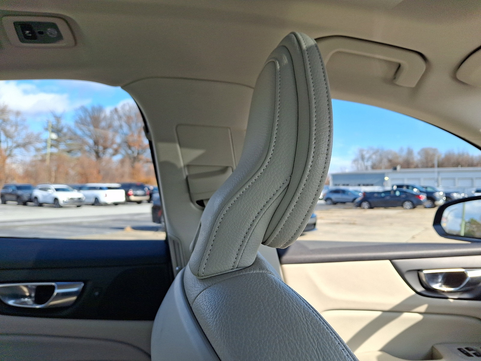 Used 2021 Volvo S60 T6 Momentum w/ Climate Package image 13