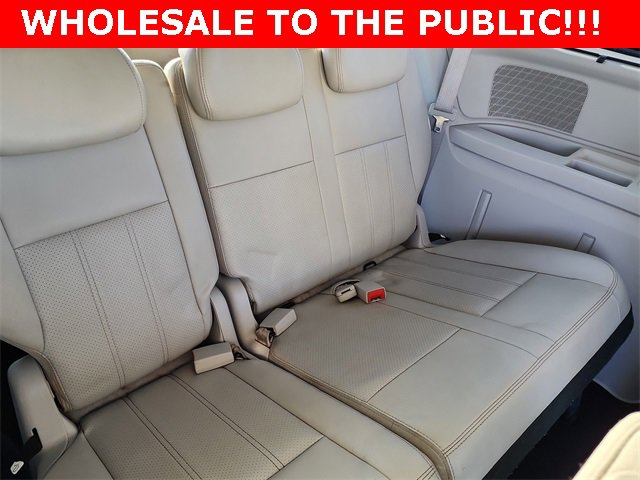 Used 2010 Chrysler Town & Country Touring image 20