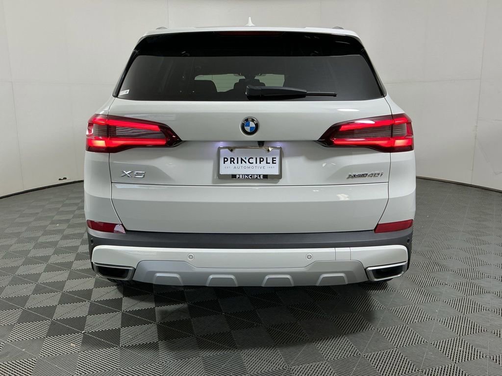 Certified 2022 BMW X5 xDrive40i w/ Parking Assistance Package AWD/4WD image 6